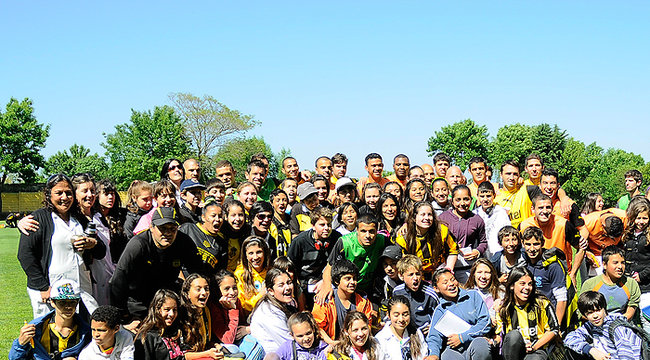 Peñarol presentó a su equipo de Fútbol Playa para el Mundialito